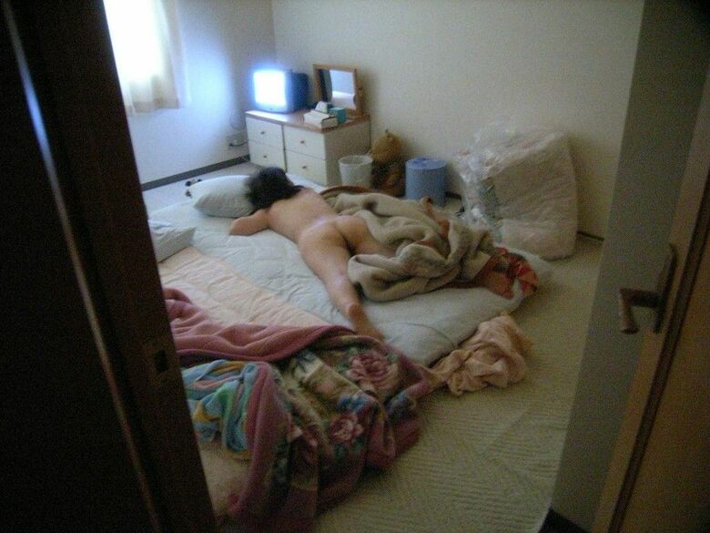 熟女盗撮 エロ画像!妻や嫁の流出パンツ㊙️無防備すぎる下半身が抜けちゃいます♡027