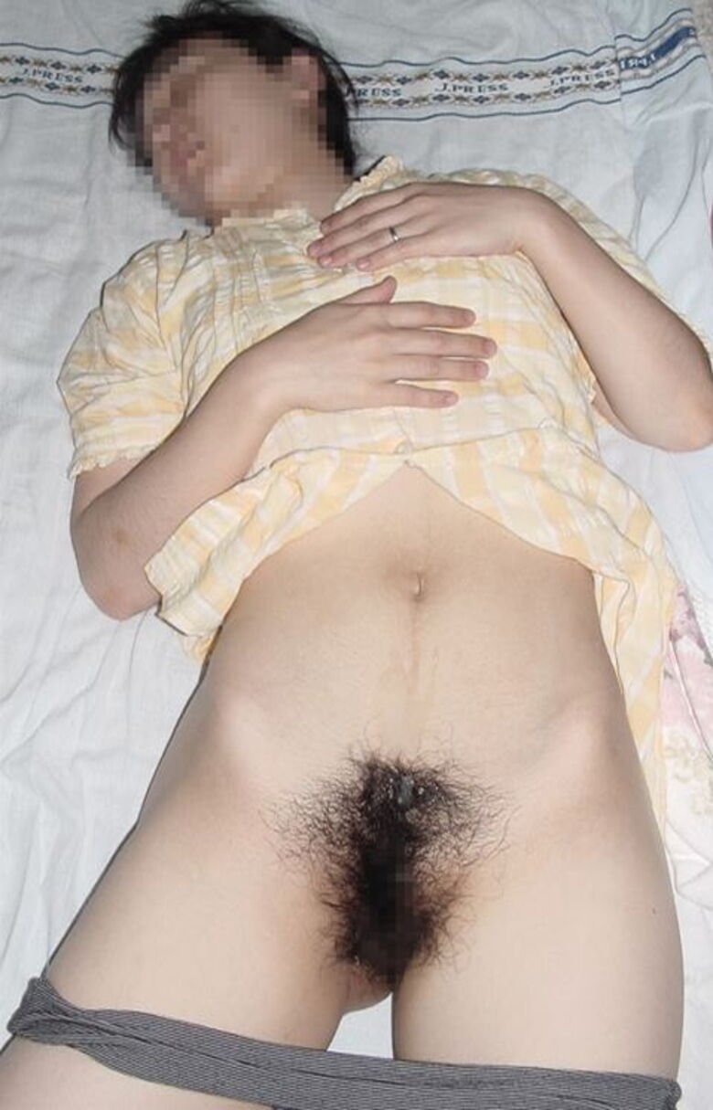 熟女盗撮 エロ画像!妻や嫁の流出パンツ㊙️無防備すぎる下半身が抜けちゃいます♡031