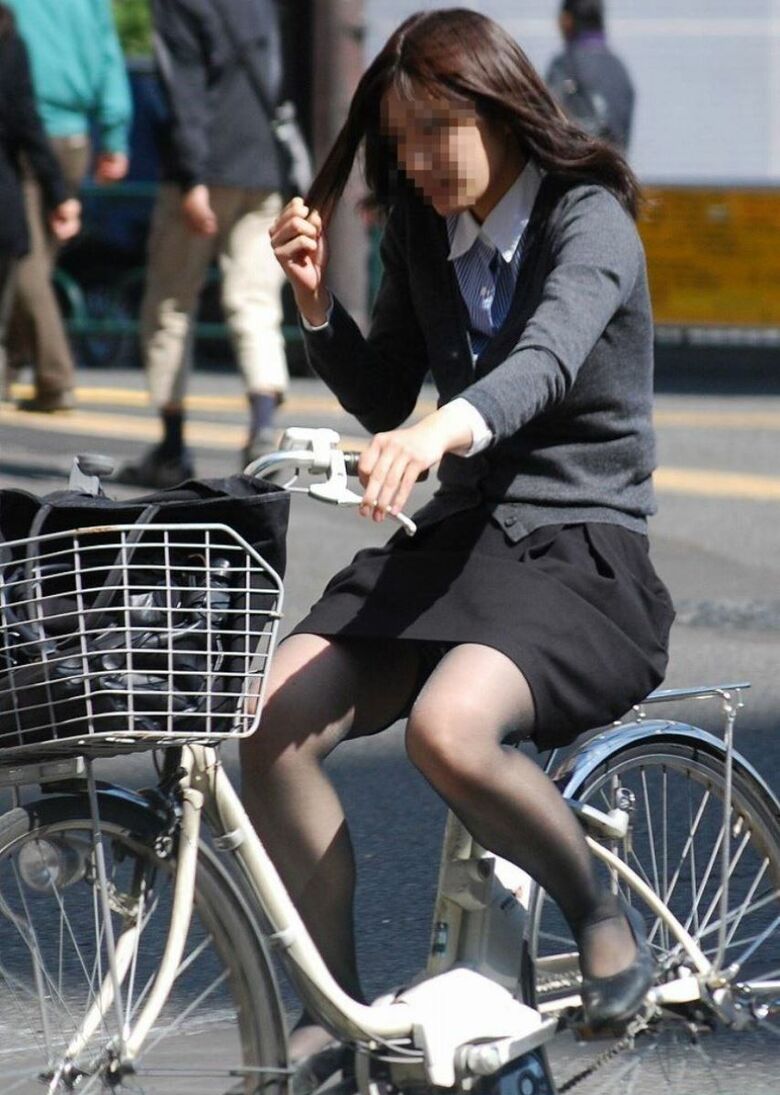 OL 自転車パンチラ画像!生々しくてリアルなパンツをまとめてみたぜ!!087