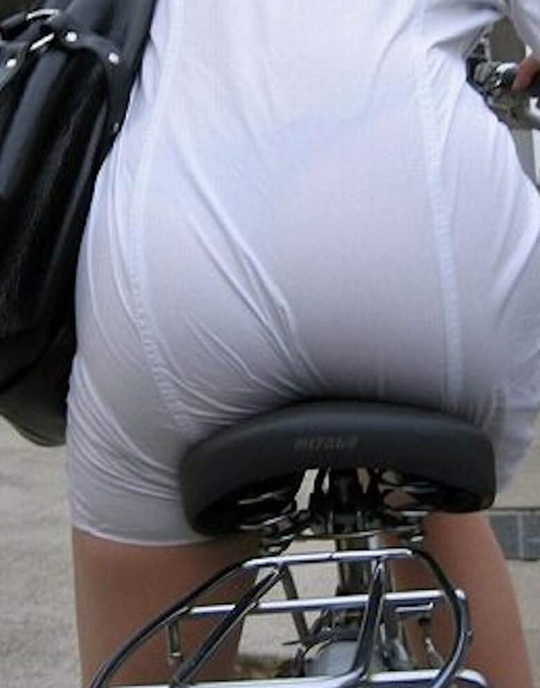 自転車 パンチラ画像!JK・OLお姉さんの隠し撮り盗撮パンツ♡朝からこんなの見たら勃起不回避だぜ!!104