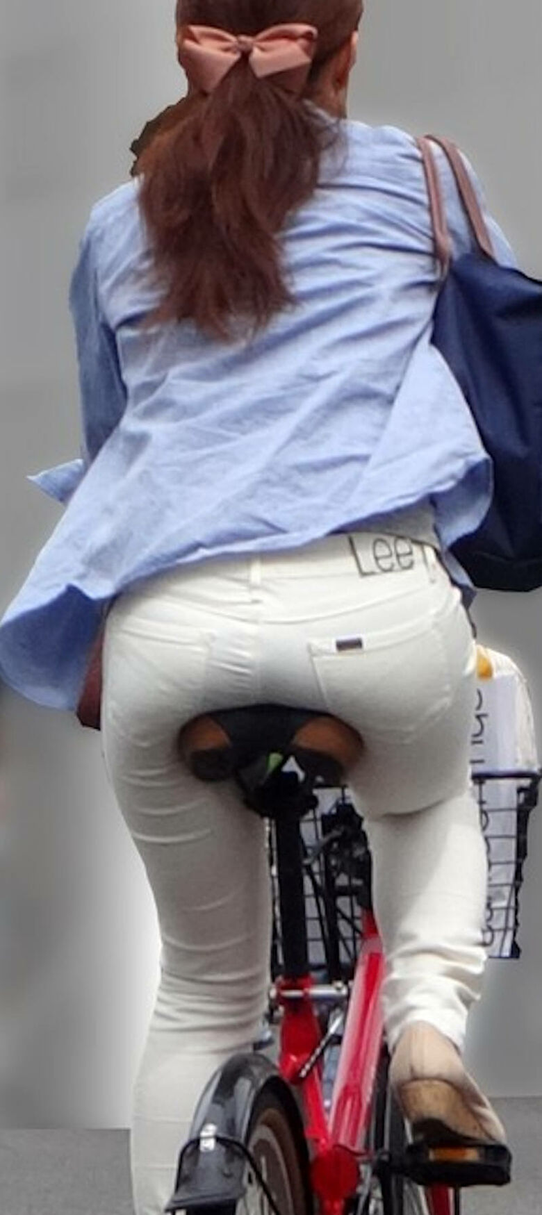 自転車 パンチラ画像!JK・OLお姉さんの隠し撮り盗撮パンツ♡朝からこんなの見たら勃起不回避だぜ!!108