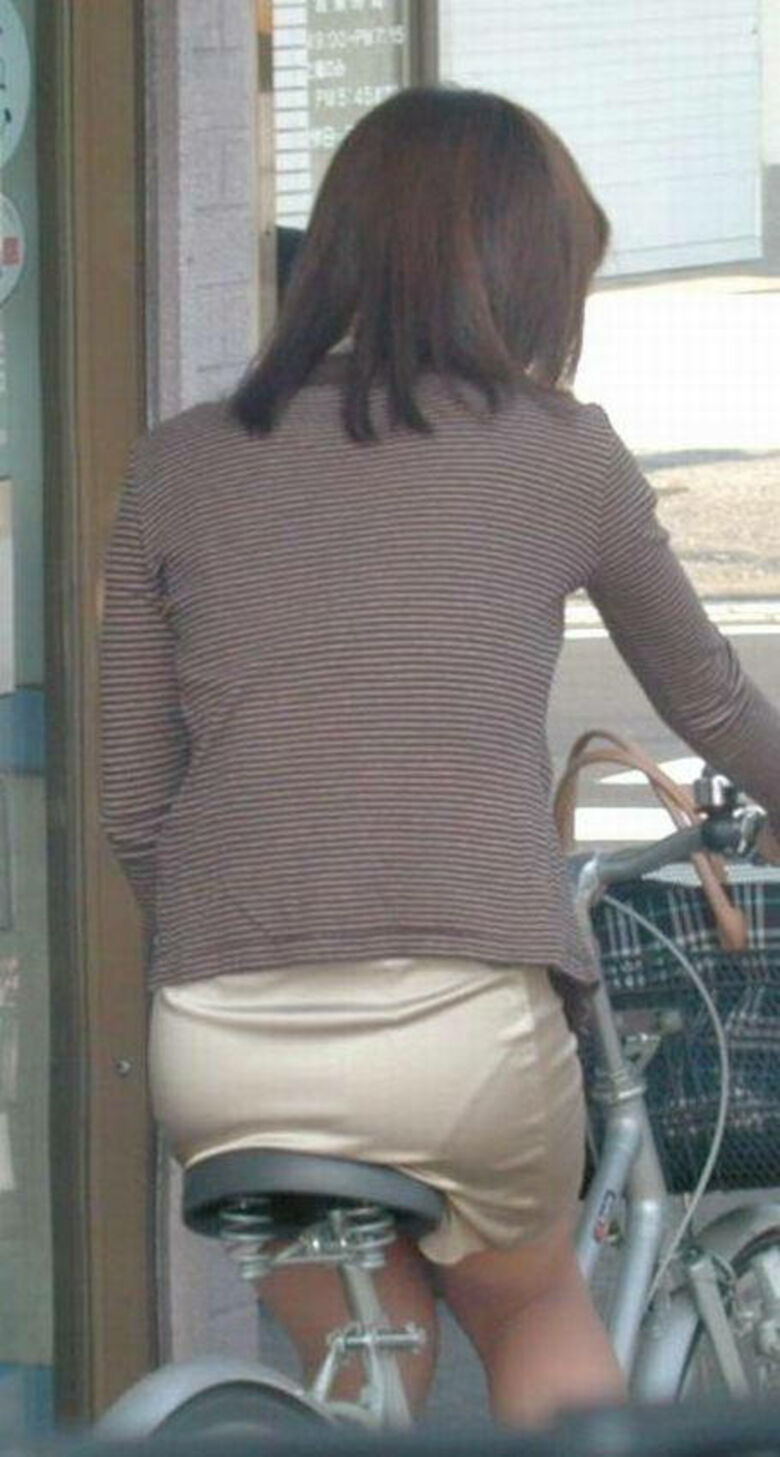自転車 パンチラ画像!JK・OLお姉さんの隠し撮り盗撮パンツ♡朝からこんなの見たら勃起不回避だぜ!!109