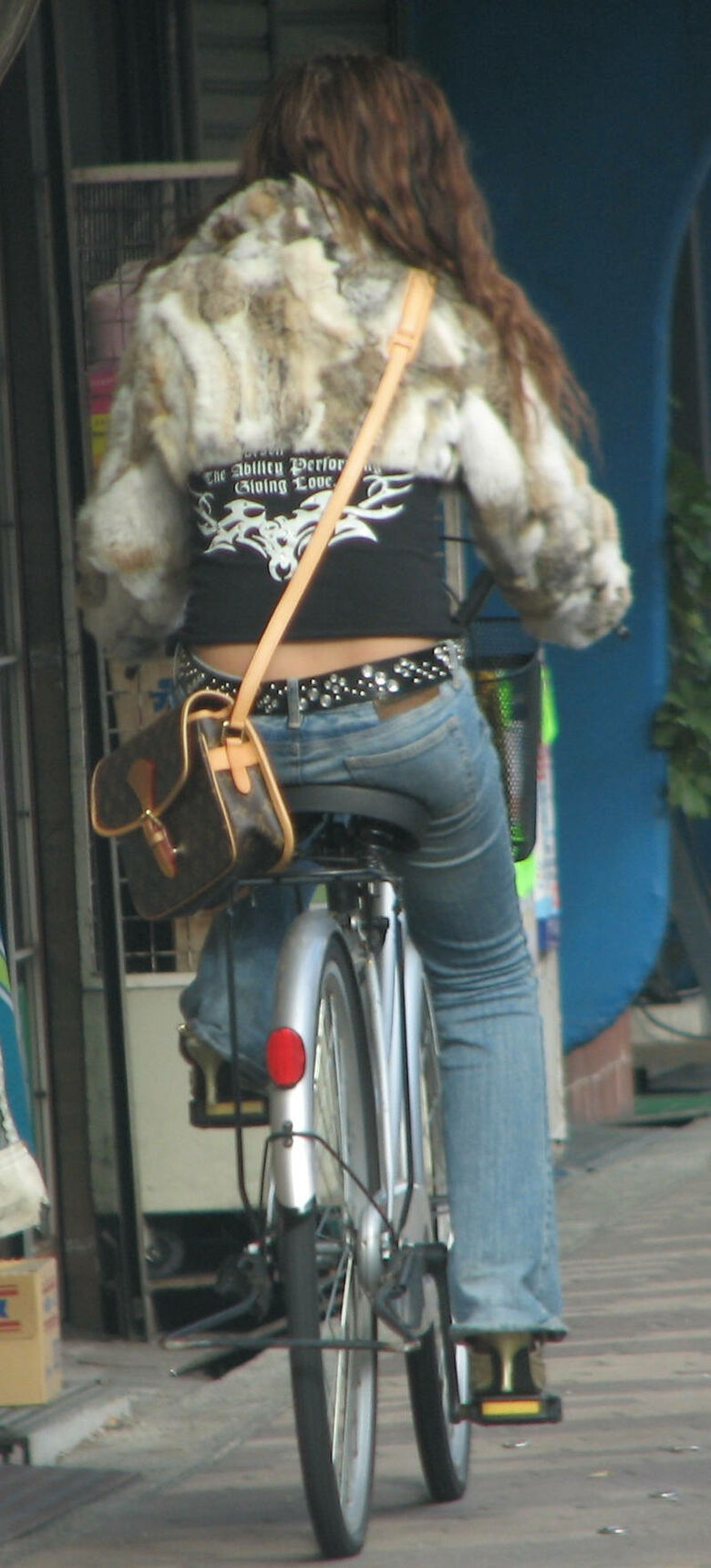 自転車 パンチラ画像!JK・OLお姉さんの隠し撮り盗撮パンツ♡朝からこんなの見たら勃起不回避だぜ!!133