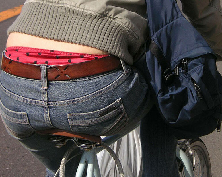 自転車 パンチラ画像!JK・OLお姉さんの隠し撮り盗撮パンツ♡朝からこんなの見たら勃起不回避だぜ!!134