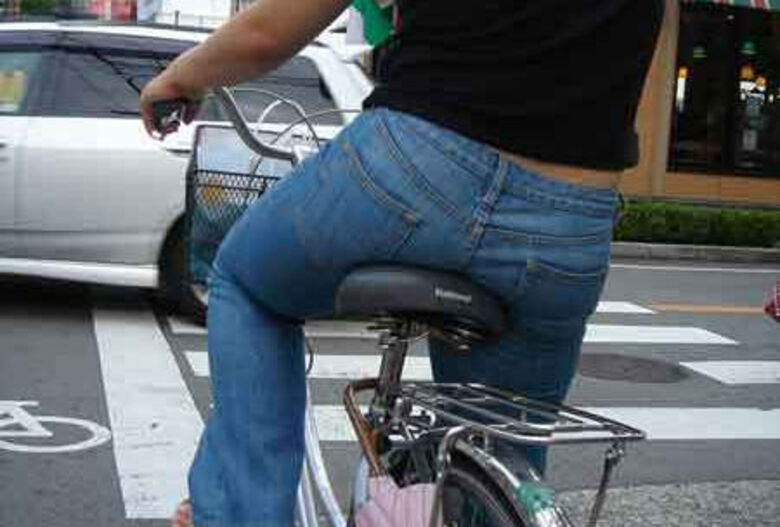 自転車 パンチラ画像!JK・OLお姉さんの隠し撮り盗撮パンツ♡朝からこんなの見たら勃起不回避だぜ!!139