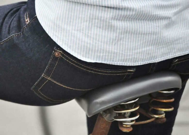 自転車 パンチラ画像!JK・OLお姉さんの隠し撮り盗撮パンツ♡朝からこんなの見たら勃起不回避だぜ!!154