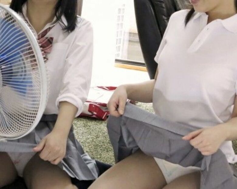 扇風機のパンチラ画像57枚!パンツに向かって送風するエッチな女の子をまとめてみたぜ!!035枚目