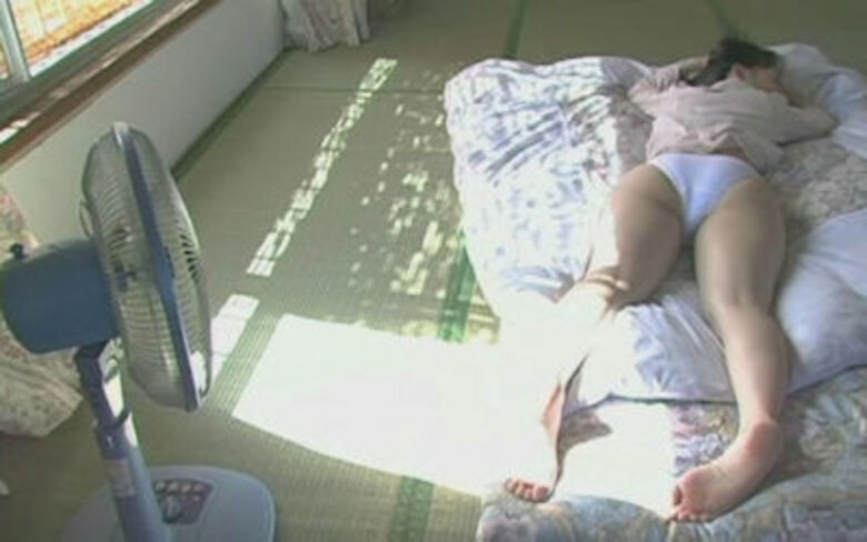 扇風機のパンチラ画像57枚!パンツに向かって送風するエッチな女の子をまとめてみたぜ!!041枚目