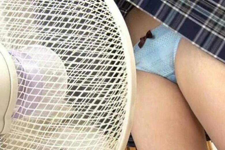 扇風機のパンチラ画像57枚!パンツに向かって送風するエッチな女の子をまとめてみたぜ!!056枚目