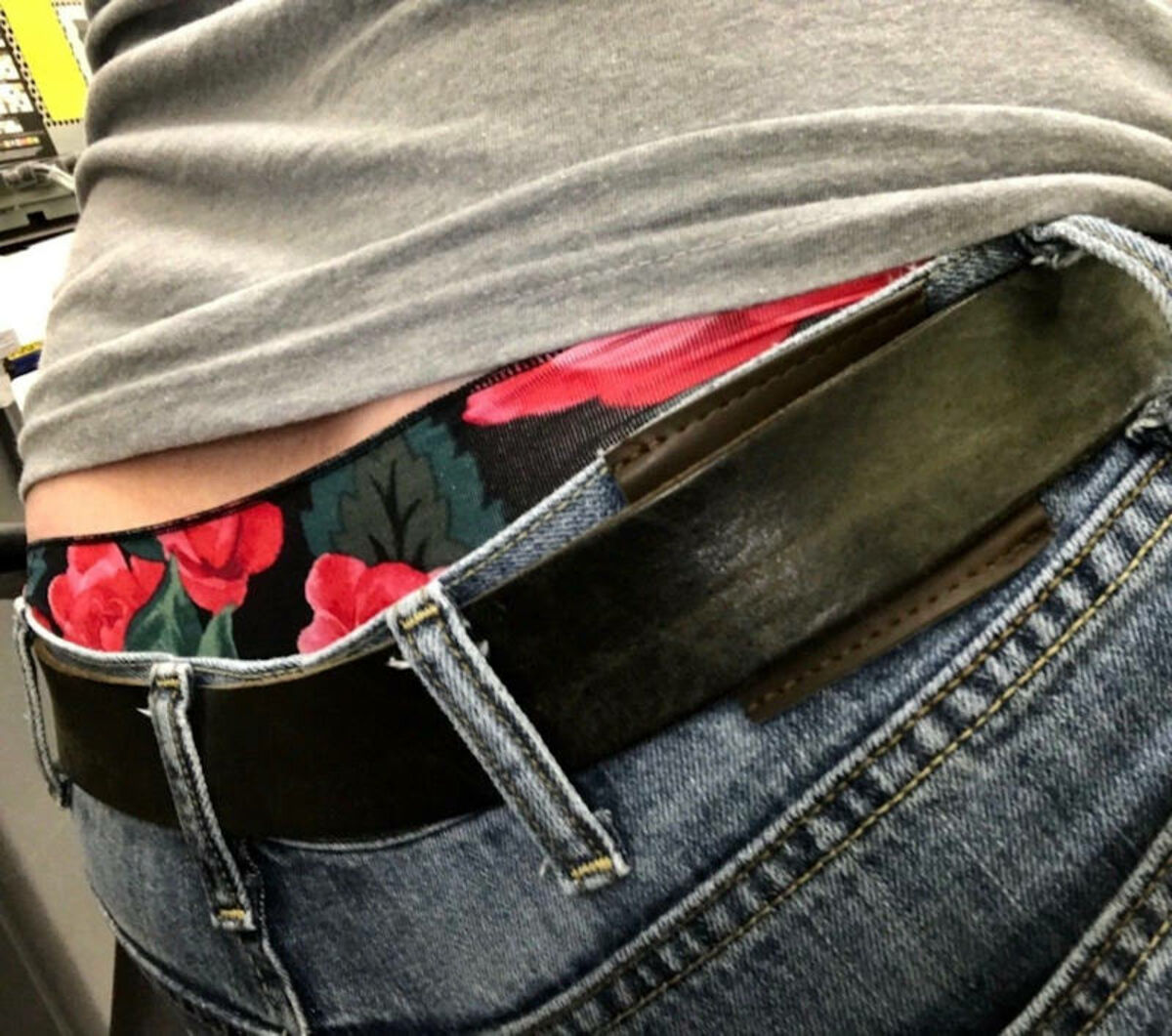 ケツ穴見せたいんか?ってくらいのローライズ素人盗撮まとめみたぜ!015