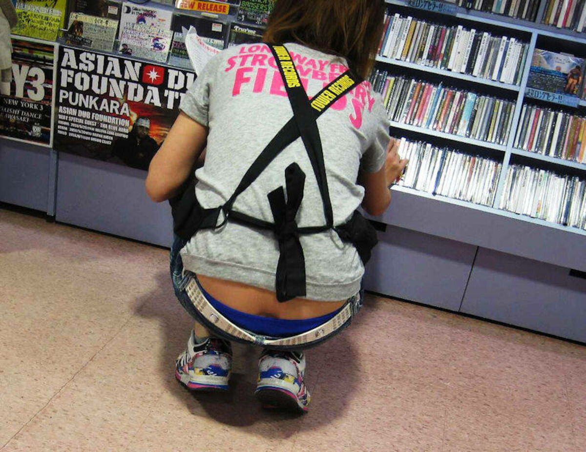 ケツ穴見せたいんか?ってくらいのローライズ素人盗撮まとめみたぜ!017