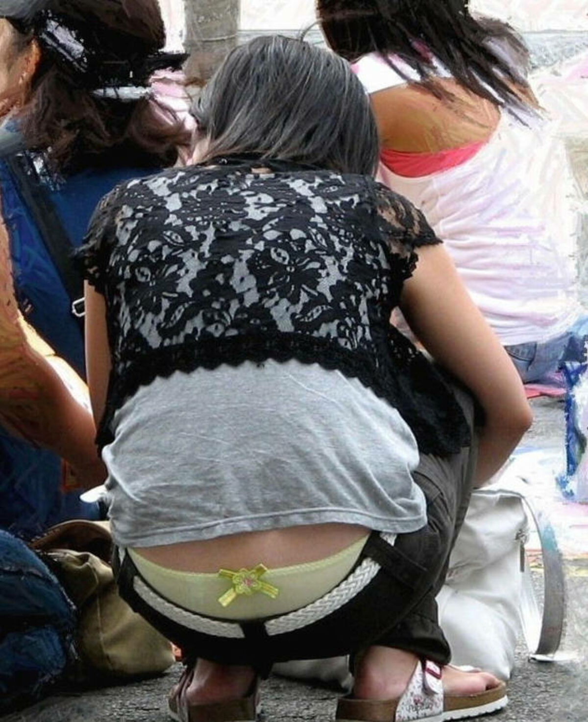 ケツ穴見せたいんか?ってくらいのローライズ素人盗撮まとめみたぜ!021