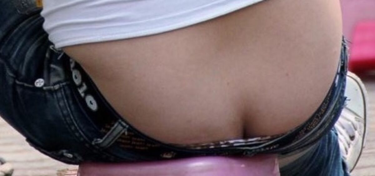 ケツ穴見せたいんか?ってくらいのローライズ素人盗撮まとめみたぜ!045