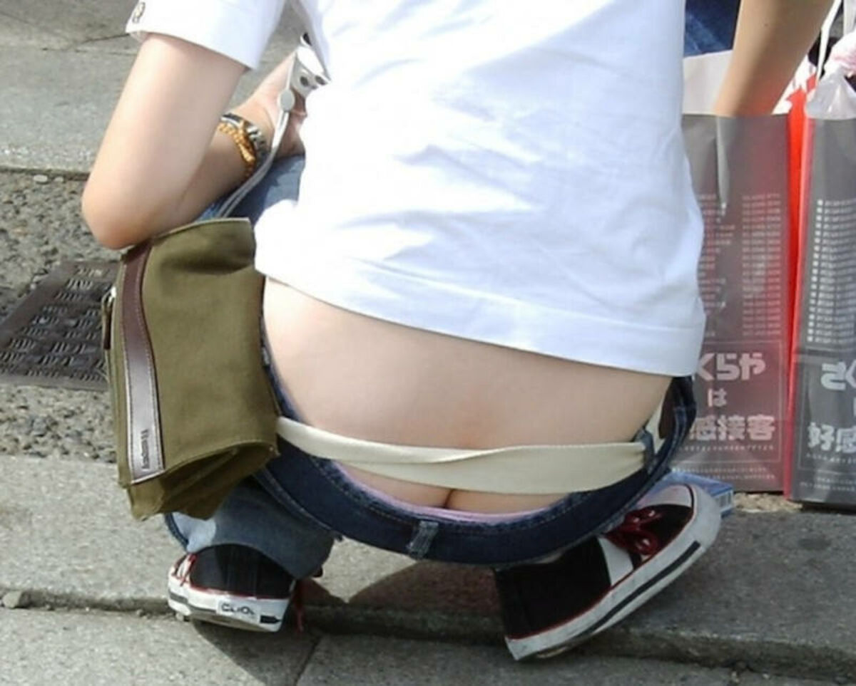 ケツ穴見せたいんか?ってくらいのローライズ素人盗撮まとめみたぜ!054