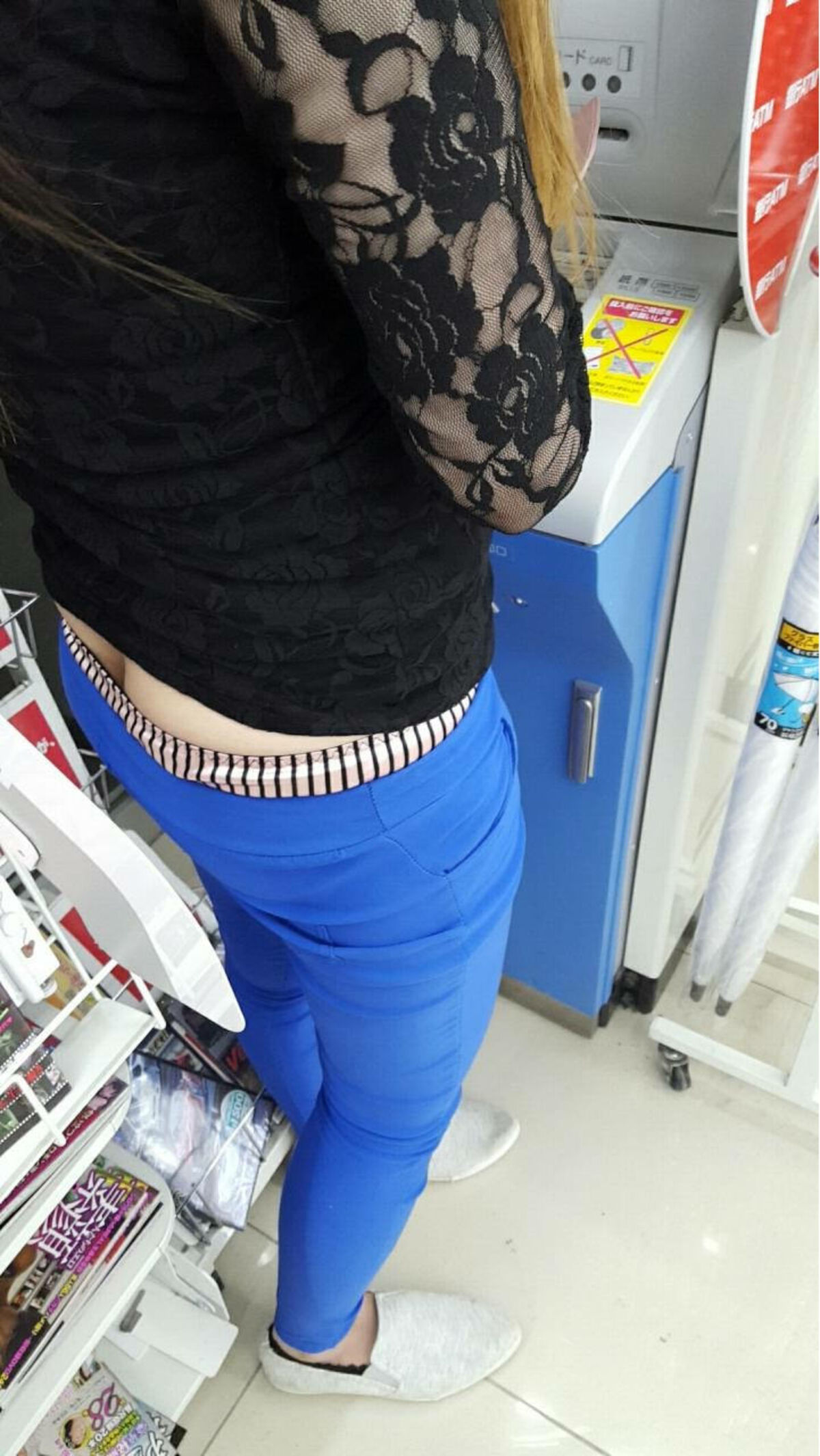 ケツ穴見せたいんか?ってくらいのローライズ素人盗撮まとめみたぜ!055