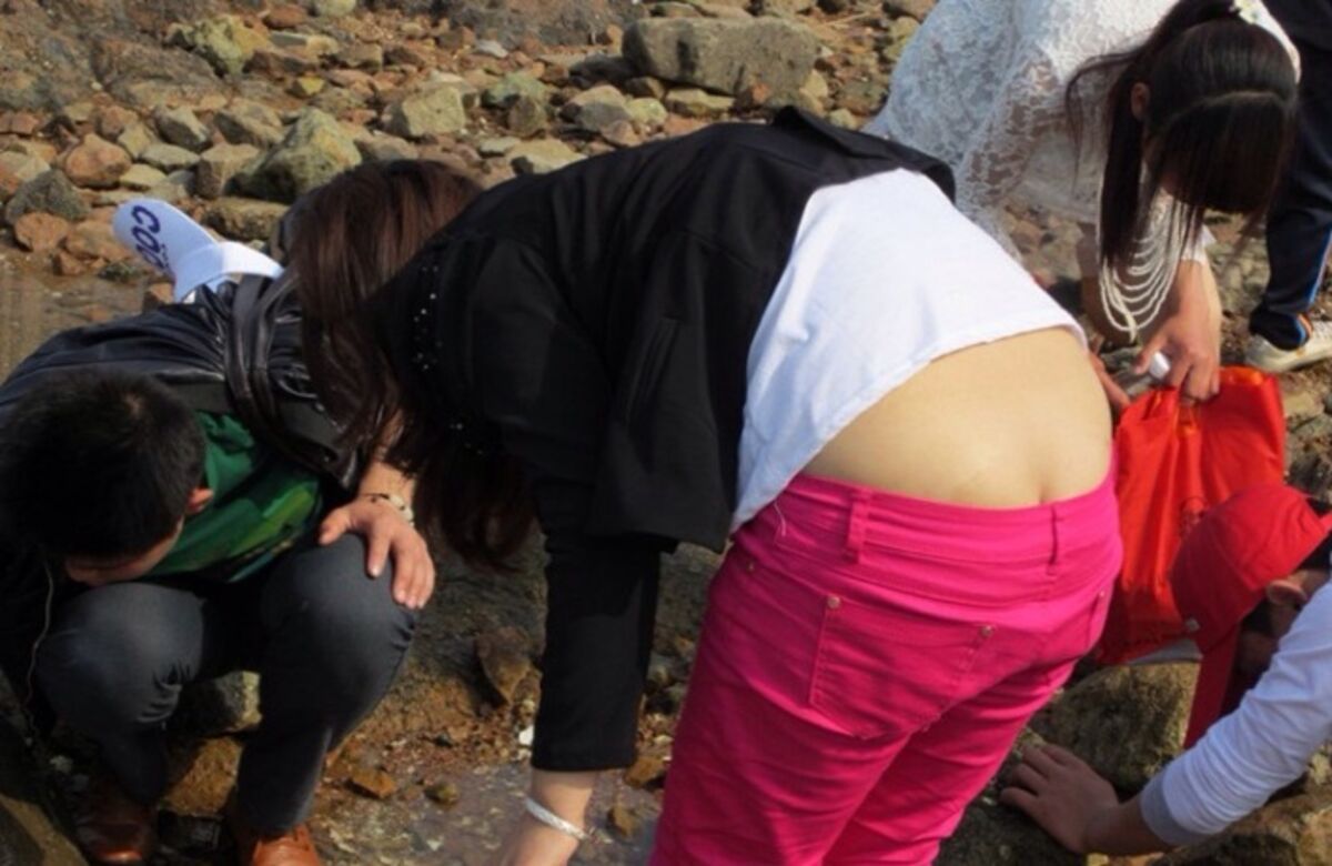 ケツ穴見せたいんか?ってくらいのローライズ素人盗撮まとめみたぜ!066