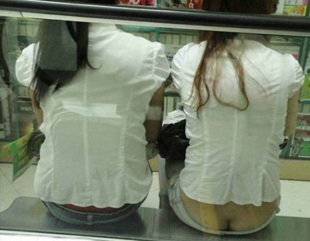 ケツ穴見せたいんか?ってくらいのローライズ素人盗撮まとめみたぜ!100