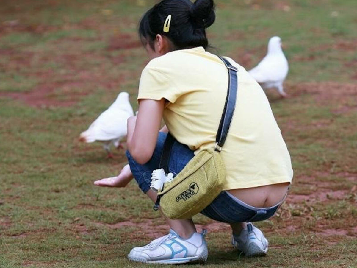 ケツ穴見せたいんか?ってくらいのローライズ素人盗撮まとめみたぜ!103