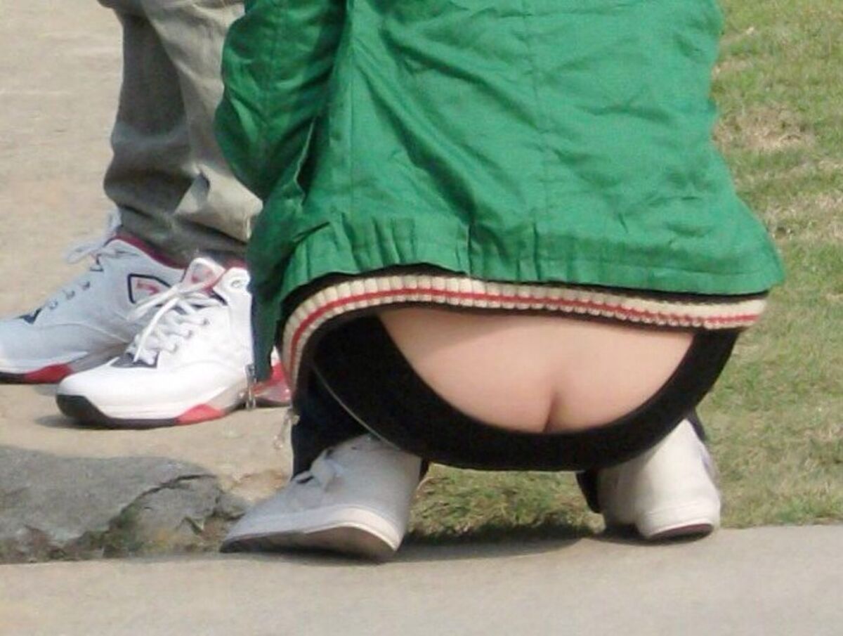 ケツ穴見せたいんか?ってくらいのローライズ素人盗撮まとめみたぜ!104