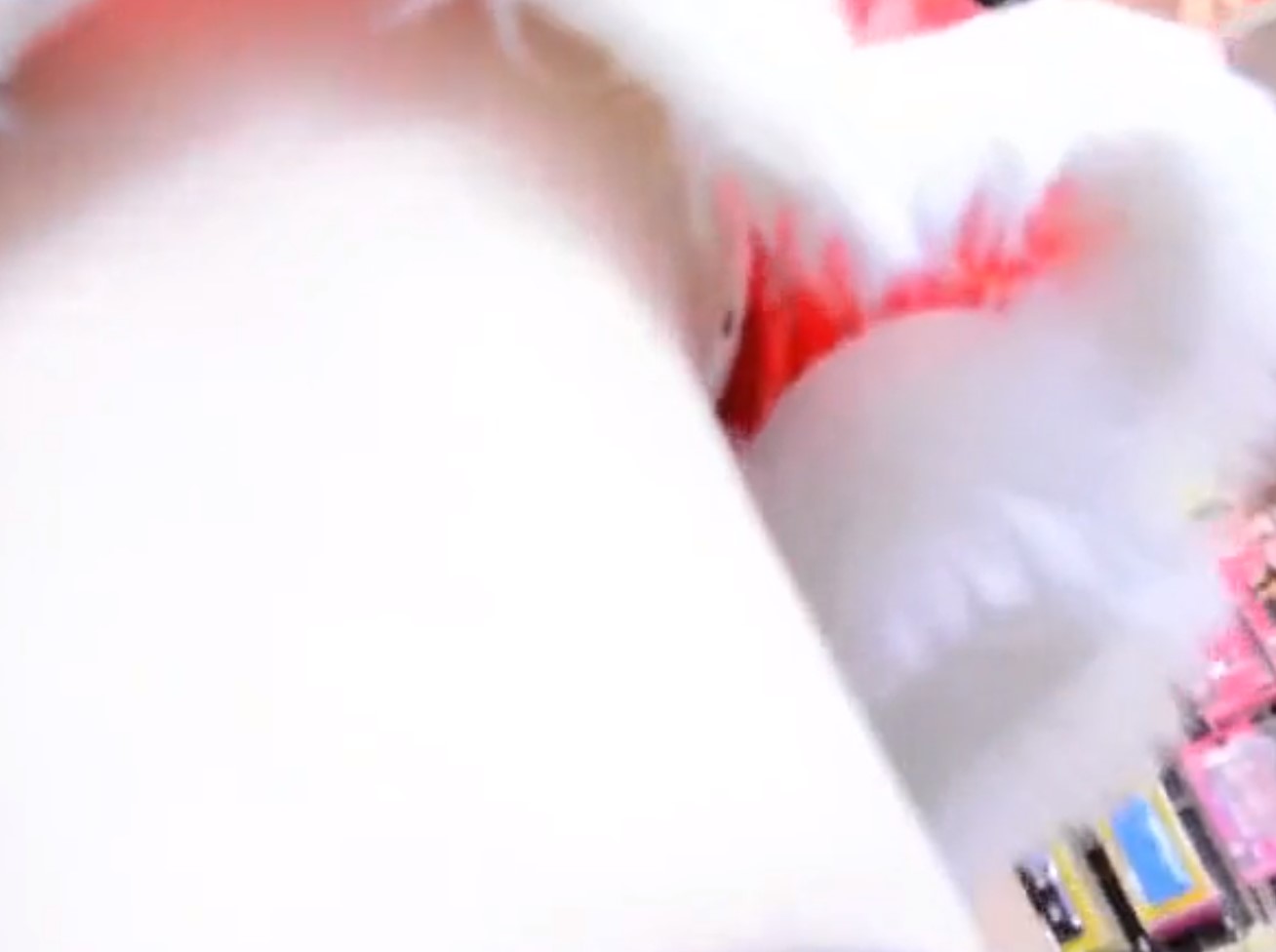 サンタ🎄コス女子の店員盗撮パンチラだぜ！フワフワのスカートの中は…なんと黒の水玉でした😮003