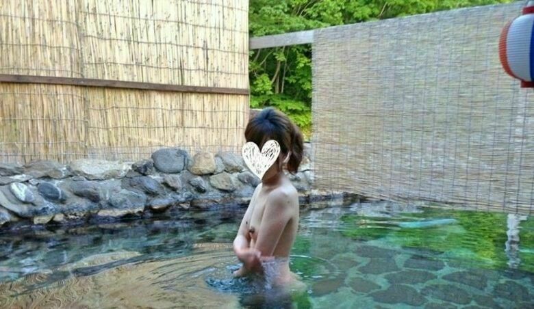 露天風呂盗撮 エロ画像!全裸女性の美乳おっぱい&乳首♡ずっと眺めたくなります🥰034