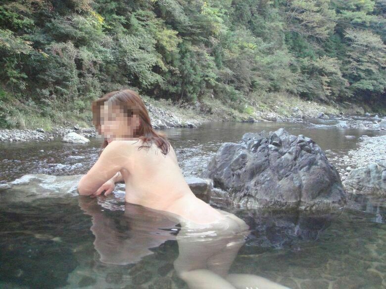 露天風呂盗撮 エロ画像!全裸女性の美乳おっぱい&乳首♡ずっと眺めたくなります🥰040