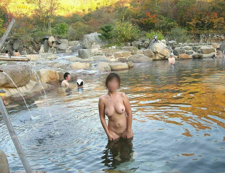 露天風呂盗撮 エロ画像!全裸女性の美乳おっぱい&乳首♡ずっと眺めたくなります🥰041