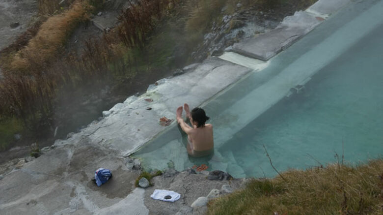 温泉♨️盗撮エロ画像だぜ!リアル素人女性の美乳おっぱいに乳首を大放出♡露天風呂・着替え隠し撮りが抜けちゃいます♡009枚目