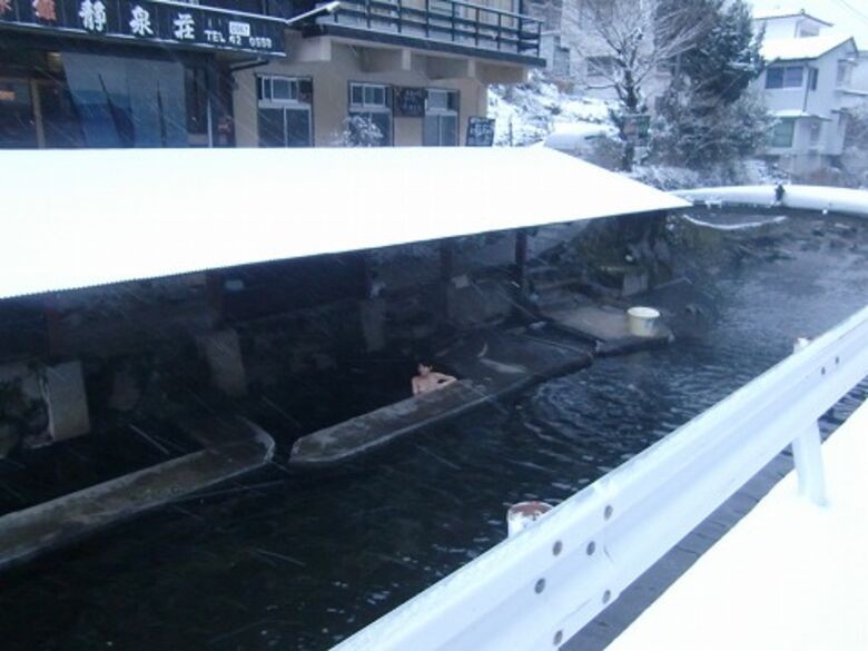 温泉♨️盗撮エロ画像だぜ!リアル素人女性の美乳おっぱいに乳首を大放出♡露天風呂・着替え隠し撮りが抜けちゃいます♡016枚目