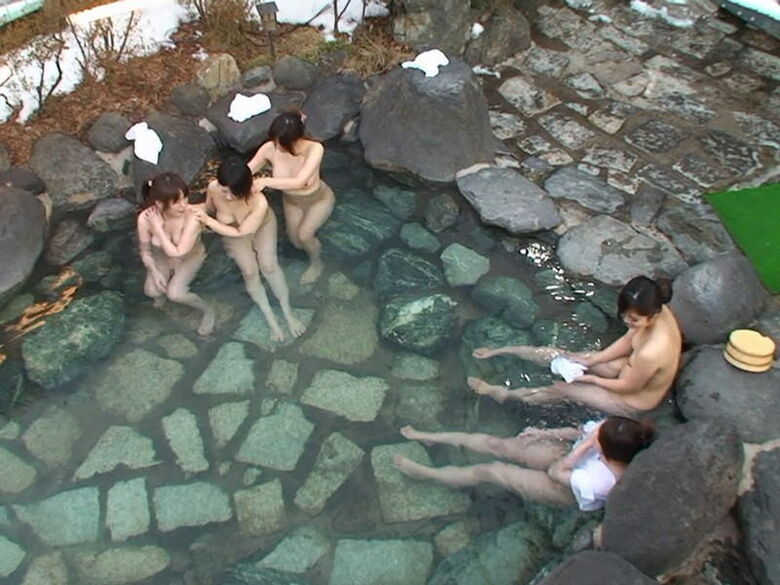 温泉♨️盗撮エロ画像だぜ!リアル素人女性の美乳おっぱいに乳首を大放出♡露天風呂・着替え隠し撮りが抜けちゃいます♡019枚目