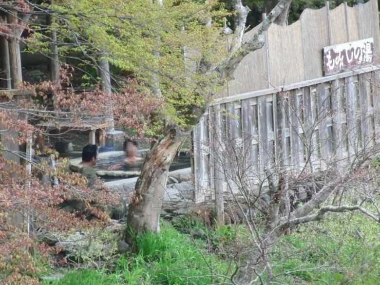 温泉♨️盗撮エロ画像だぜ!リアル素人女性の美乳おっぱいに乳首を大放出♡露天風呂・着替え隠し撮りが抜けちゃいます♡033枚目