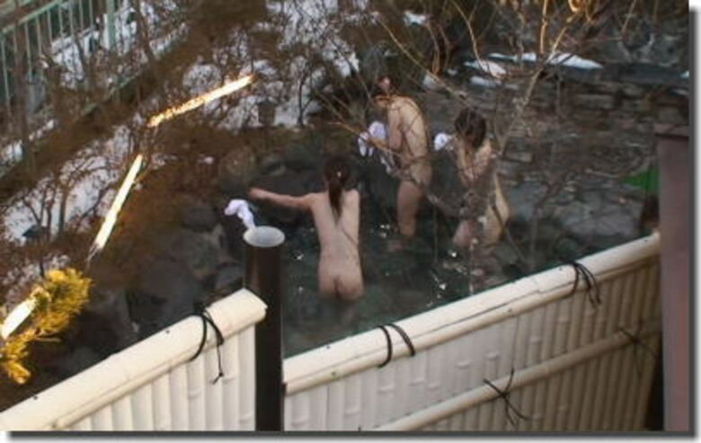 温泉♨️盗撮エロ画像だぜ!リアル素人女性の美乳おっぱいに乳首を大放出♡露天風呂・着替え隠し撮りが抜けちゃいます♡037枚目