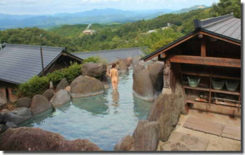 温泉♨️盗撮エロ画像だぜ!リアル素人女性の美乳おっぱいに乳首を大放出♡露天風呂・着替え隠し撮りが抜けちゃいます♡040枚目