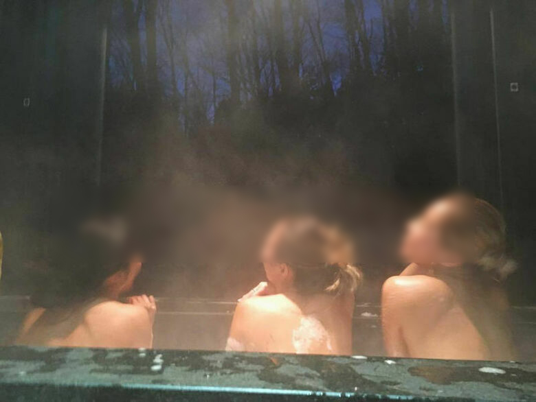 温泉♨️盗撮エロ画像だぜ!リアル素人女性の美乳おっぱいに乳首を大放出♡露天風呂・着替え隠し撮りが抜けちゃいます♡065枚目