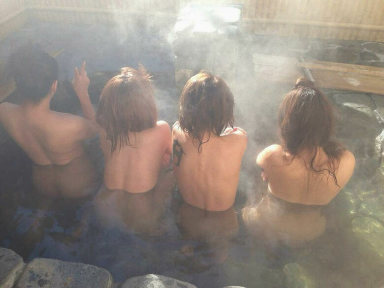 温泉♨️盗撮エロ画像だぜ!リアル素人女性の美乳おっぱいに乳首を大放出♡露天風呂・着替え隠し撮りが抜けちゃいます♡079枚目