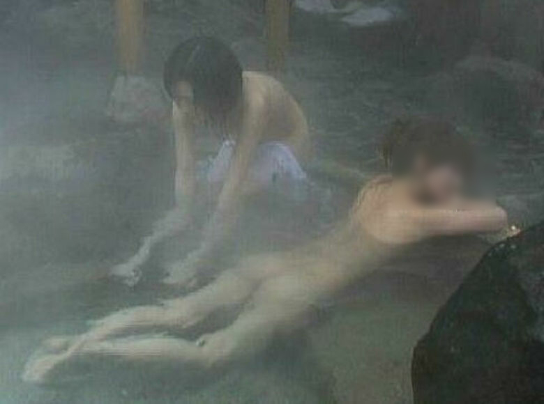 温泉♨️盗撮エロ画像だぜ!リアル素人女性の美乳おっぱいに乳首を大放出♡露天風呂・着替え隠し撮りが抜けちゃいます♡082枚目