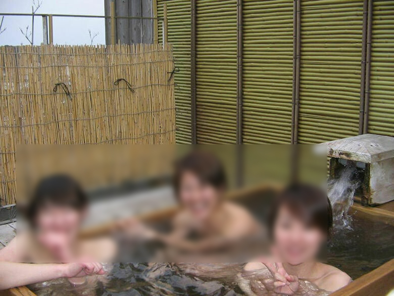 温泉♨️盗撮エロ画像だぜ!リアル素人女性の美乳おっぱいに乳首を大放出♡露天風呂・着替え隠し撮りが抜けちゃいます♡096枚目