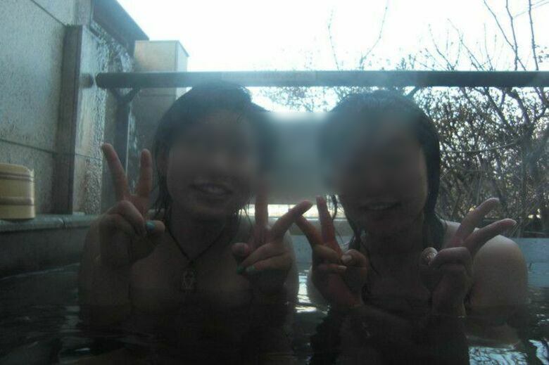 温泉♨️盗撮エロ画像だぜ!リアル素人女性の美乳おっぱいに乳首を大放出♡露天風呂・着替え隠し撮りが抜けちゃいます♡123枚目