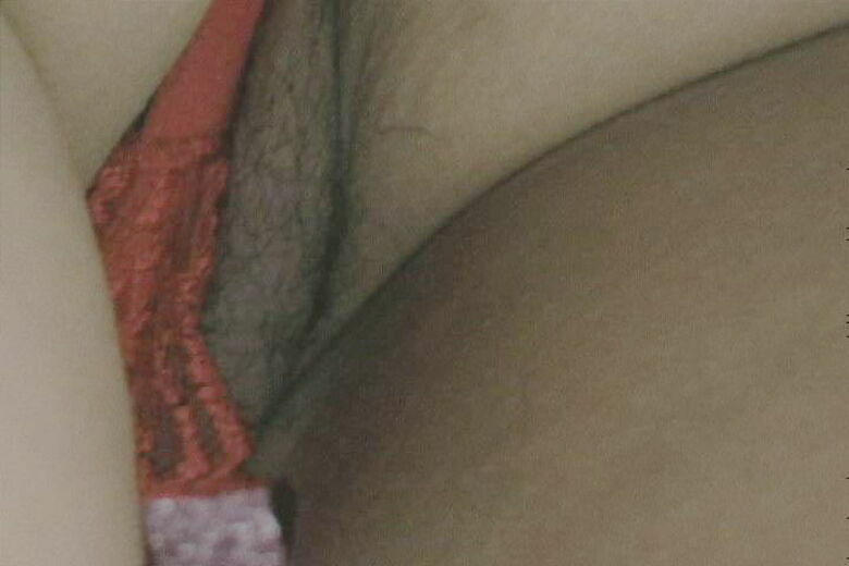 ハミマン エロ画像！はみまん女子のハミ出たマンコ😮無修正マンコ見るよりエロいじゃね？？013