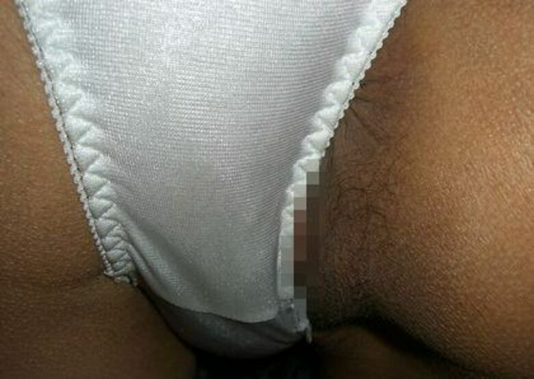 ハミマン エロ画像！はみまん女子のハミ出たマンコ😮無修正マンコ見るよりエロいじゃね？？036