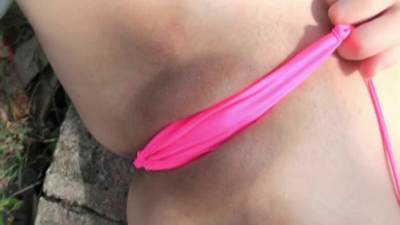 ハミマン エロ画像！はみまん女子のハミ出たマンコ😮無修正マンコ見るよりエロいじゃね？？065