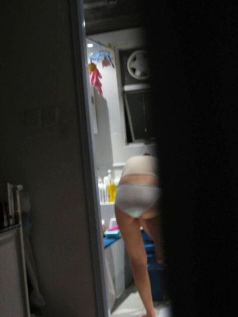 家庭内 盗撮エロ画像!素人女性の流出パンツにお尻♡家の中でしか見れないものをここに晒します㊙️008