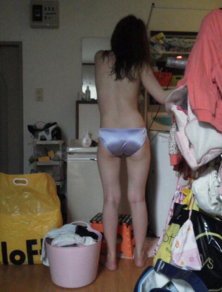 家庭内 盗撮エロ画像!素人女性の流出パンツにお尻♡家の中でしか見れないものをここに晒します㊙️015