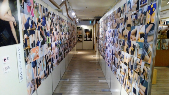 渋谷マルイの「ふともも写真の世界展」セクシー画像 (61枚)007