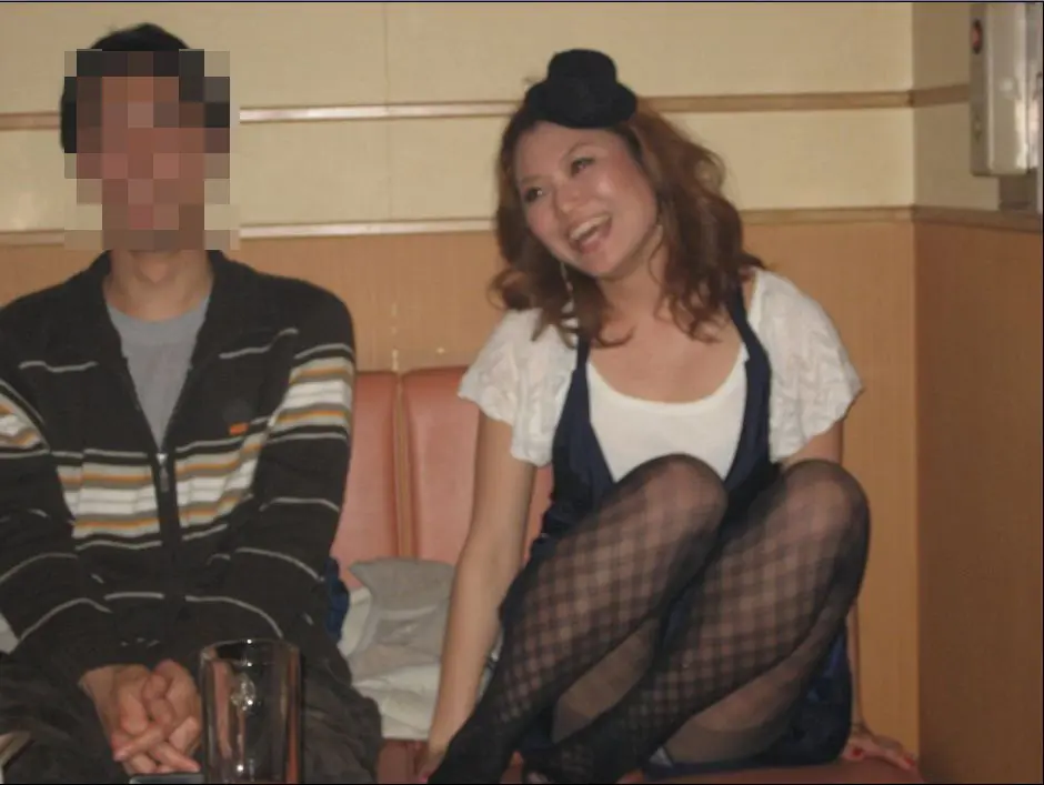 即セクロスOKしそうなビッチギャルのパンチラ009