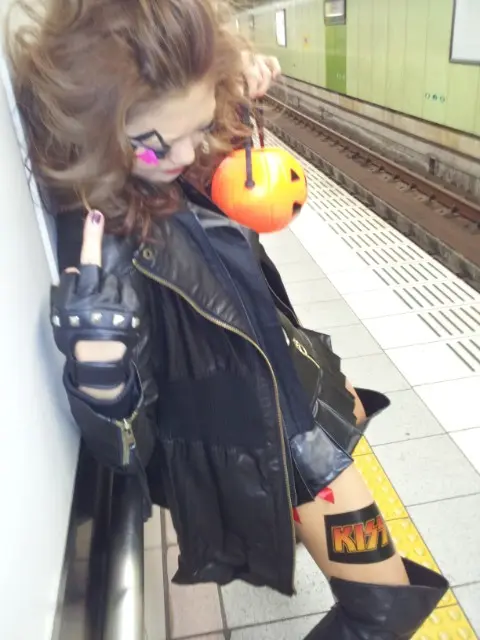 小麦色の肌に純白のパンチラがエロ過ぎるんだが010
