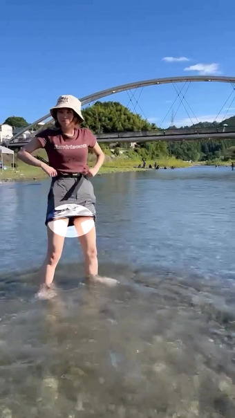 川遊びでパンチラ♡テレ朝巨乳お天気お姉さん・今井春花キャスターのミニスカがエロいよ!!017枚目