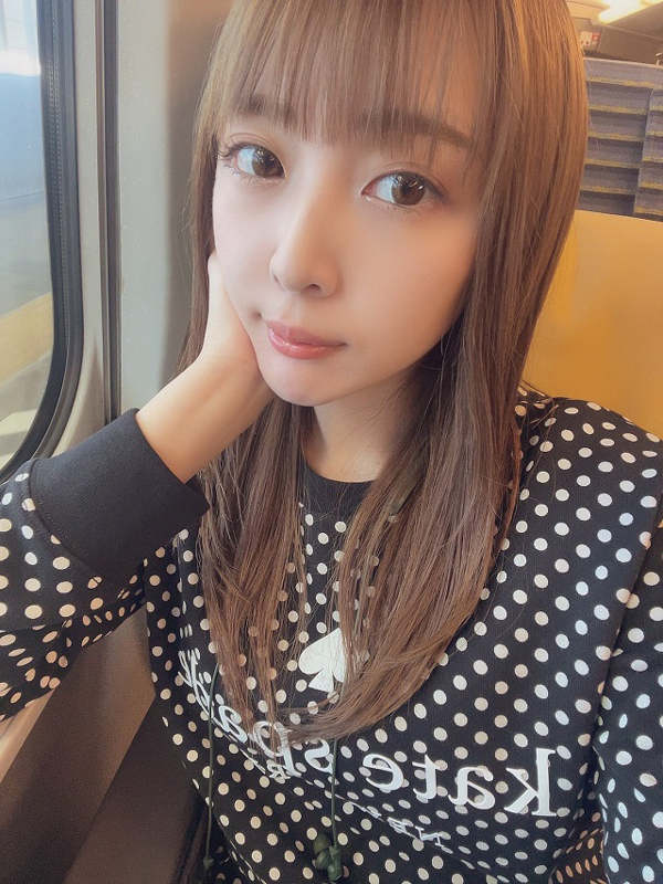 フェアリン エロ動画像24枚!美乳おっぱいに胸チラ谷間 エッチな自撮り水着写真がセクシーでエロい!!009枚目