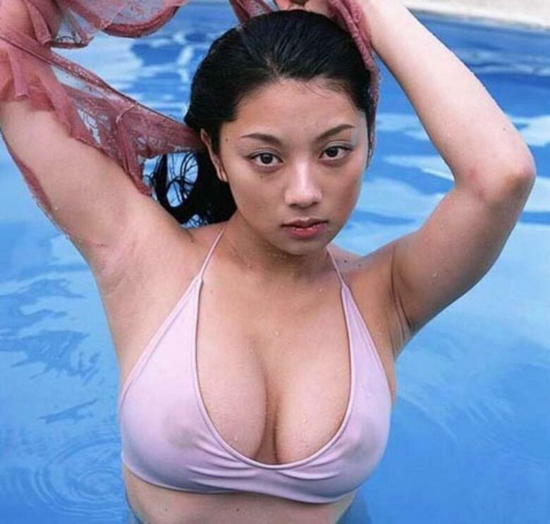 小池栄子 巨乳おっぱいがエロいぜ!乳首と乳輪丸見え♡当時のグラビアについて徹底解説しちゃいます♡004
