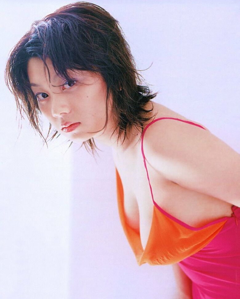 小池栄子 巨乳おっぱいがエロいぜ!乳首と乳輪丸見え♡当時のグラビアについて徹底解説しちゃいます♡023